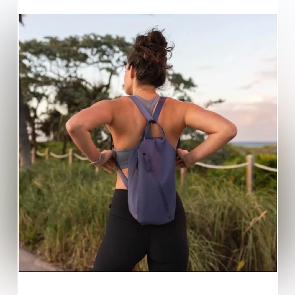 DAE sling bag athleisure yoga alo lulu backpack Fanny waist adjustable berry